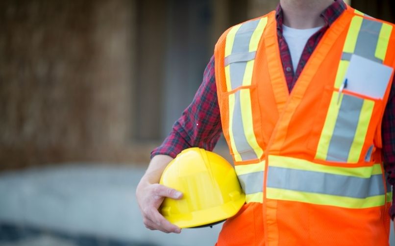 İşyeri Hekimi ve İş Güvenliği Uzmanı Bulundurma Zorunluluğu: Kimleri Kapsar?